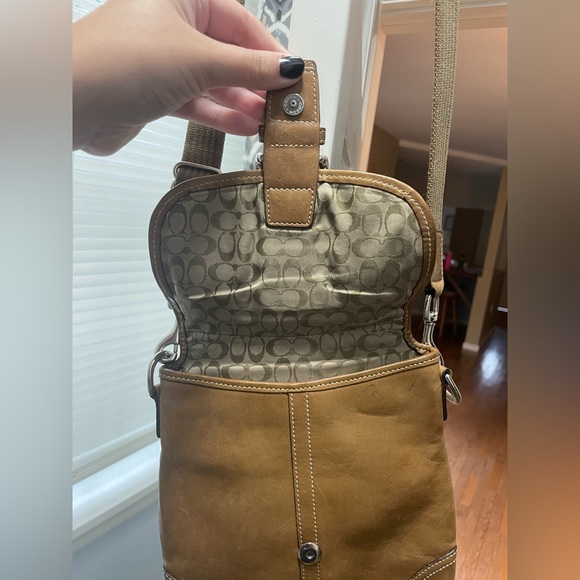 Retro Leather Coach Crossbody - Picture 3 of 4